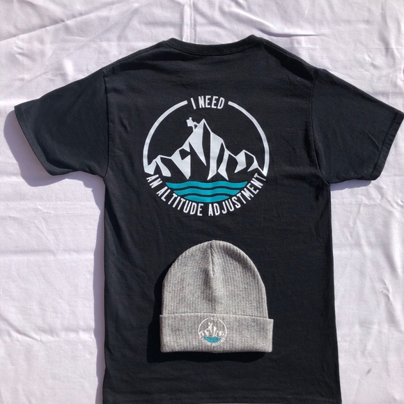 Gildan Other - Gildan tshirt with beanie